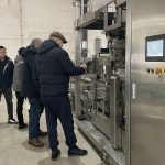 दुय्यम बॅलिंग उपकरणांची तपासणी करण्यासाठी आमच्या कंपनीला भेट देण्यासाठी परदेशी ग्राहकांचे हार्दिक स्वागत