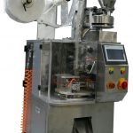 टी बॅगसाठी स्वयंचलित हर्बल चाय नायलॉन पिरामिड पॅकिंग मशीन